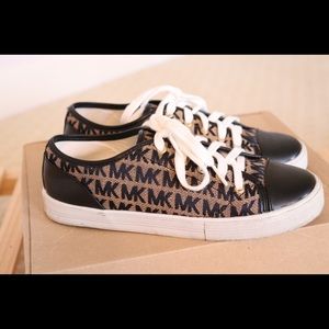Michael Kors Size 4 Woman Shoes